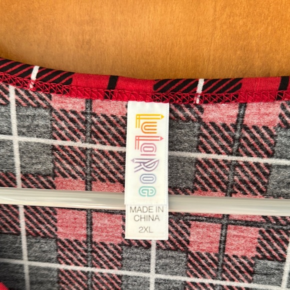 LuLaRoe Red and Black Plaid Long Sleeve Lynnae Top 2XL - Picture 2 of 4